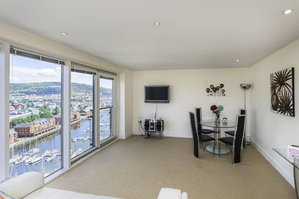 Апартаменты Beach On The Doorstep Meridian Tower Marina Суонси Экстерьер фото