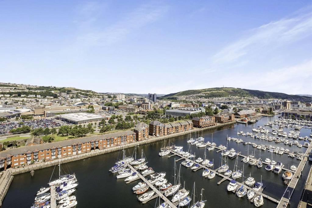 Апартаменты Beach On The Doorstep Meridian Tower Marina Суонси Экстерьер фото