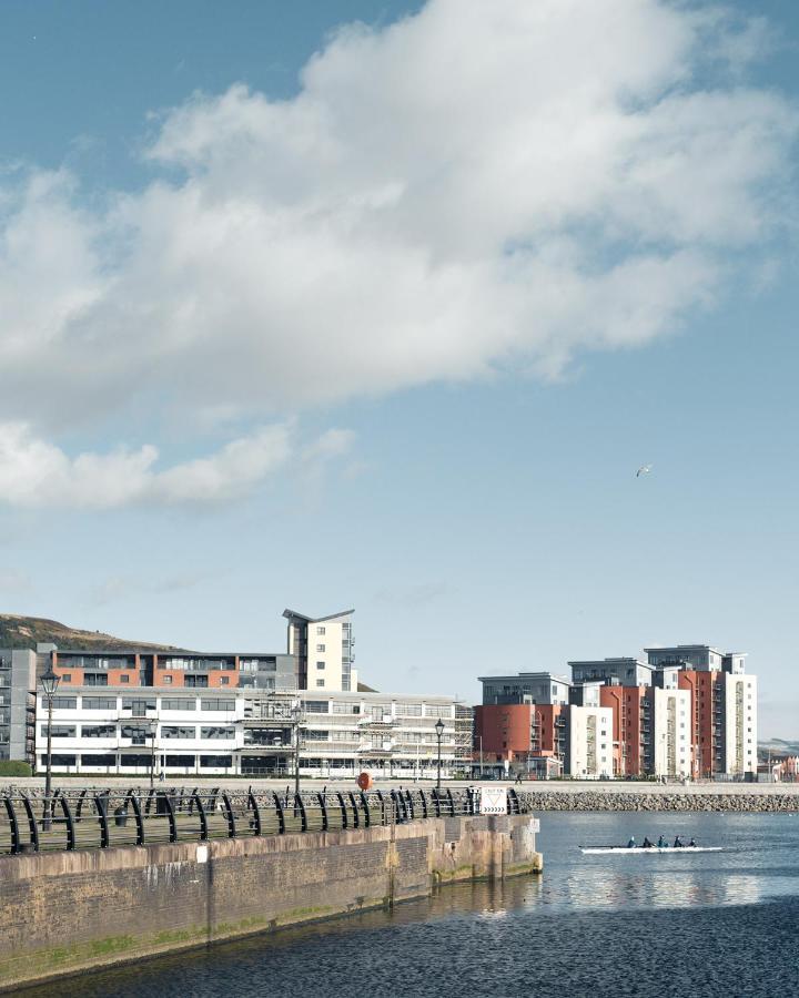 Апартаменты Beach On The Doorstep Meridian Tower Marina Суонси Экстерьер фото
